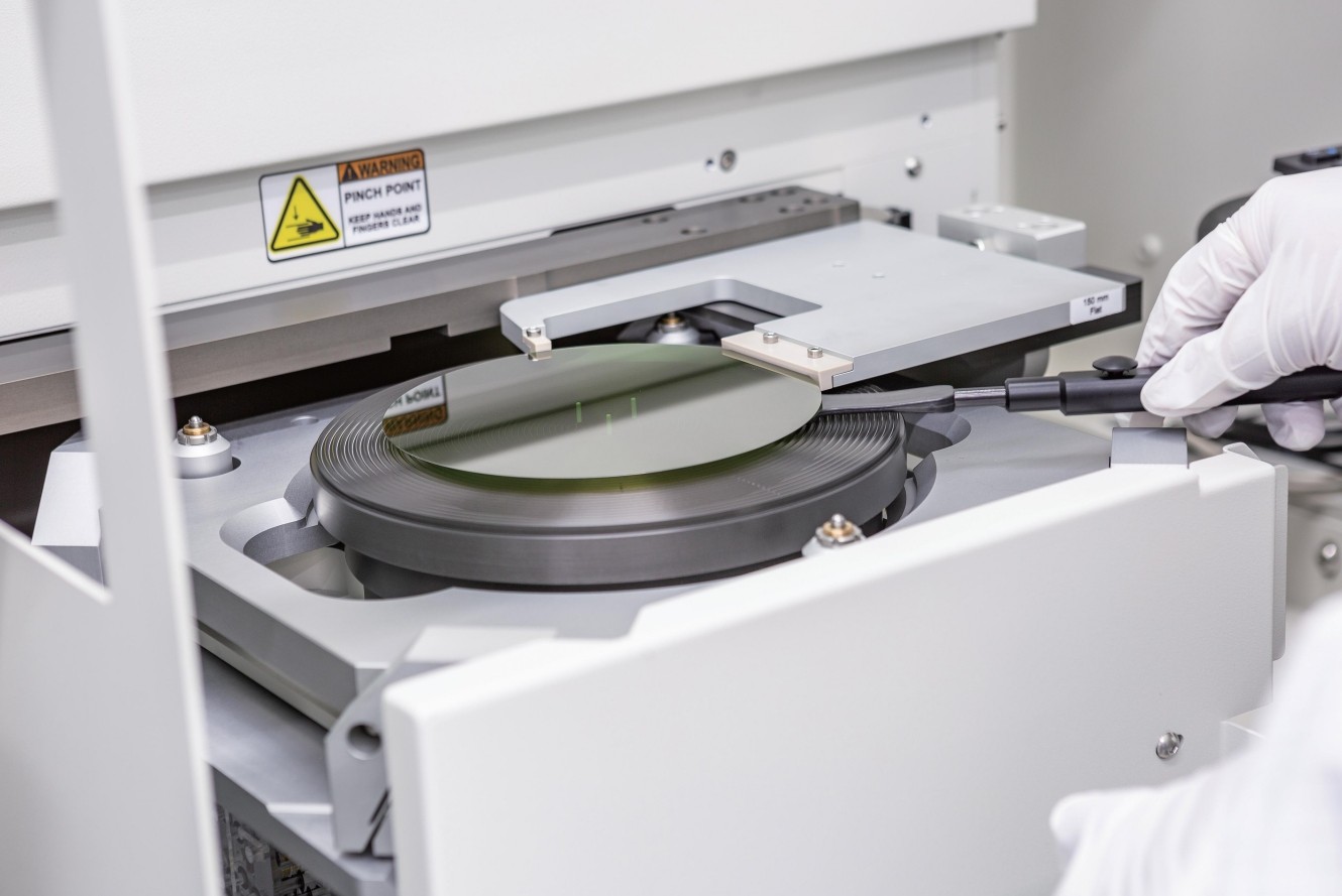 Le LPE est la méthode importante pour préparer un monocristal de type P 4H-SIC et un monocristal 3C-SIC