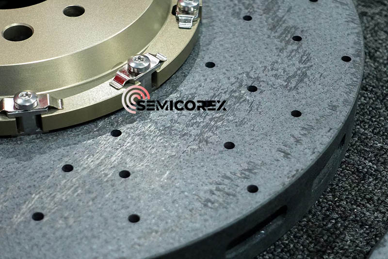 Analyse des systèmes de freinage composites carbone-céramique