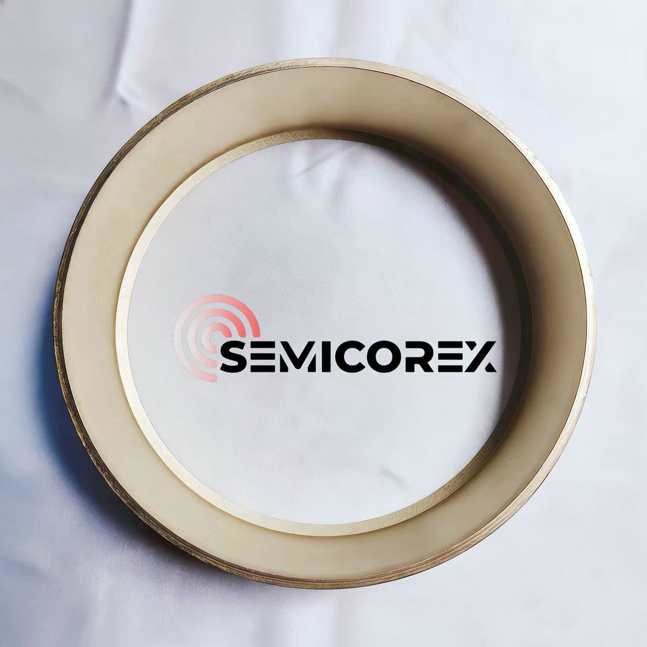 Anneaux de guidage recouverts de carbure de tantale